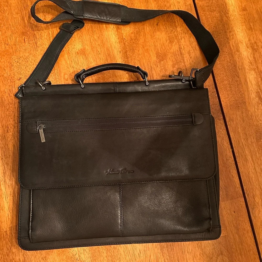 Kenneth Cole New York Black Leather Messenger Briefcase with Detachable Strap
